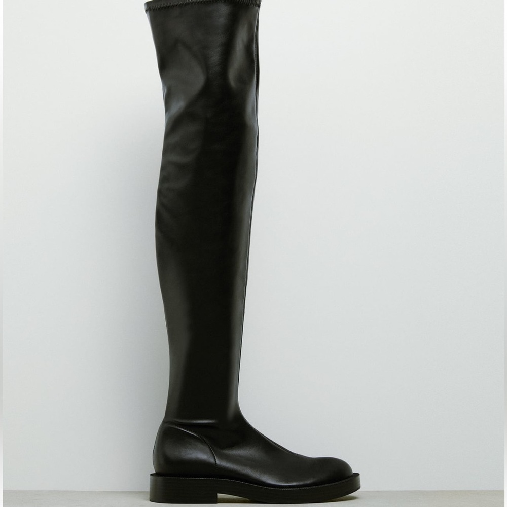 Zara Flat over the knee boots sz 38.  Brand new never worn
